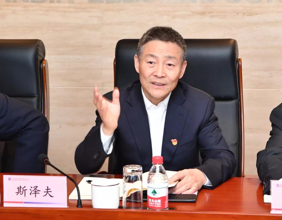 伟德体育 - 综合体育赛事平台|奥体中心相助同伴