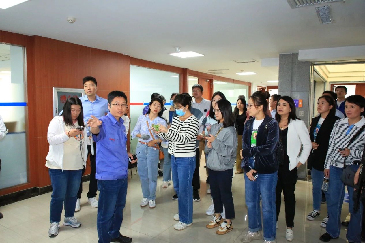 伟德体育 - 综合体育赛事平台|奥体中心相助同伴