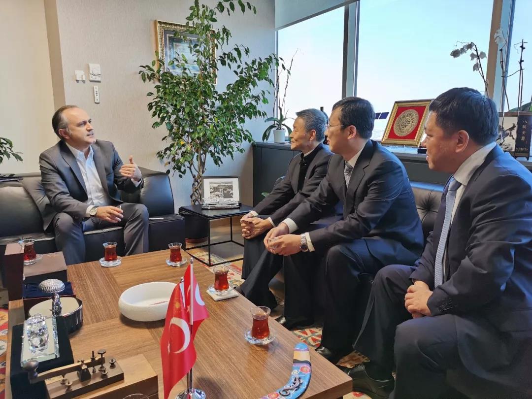 伟德体育 - 综合体育赛事平台|奥体中心相助同伴