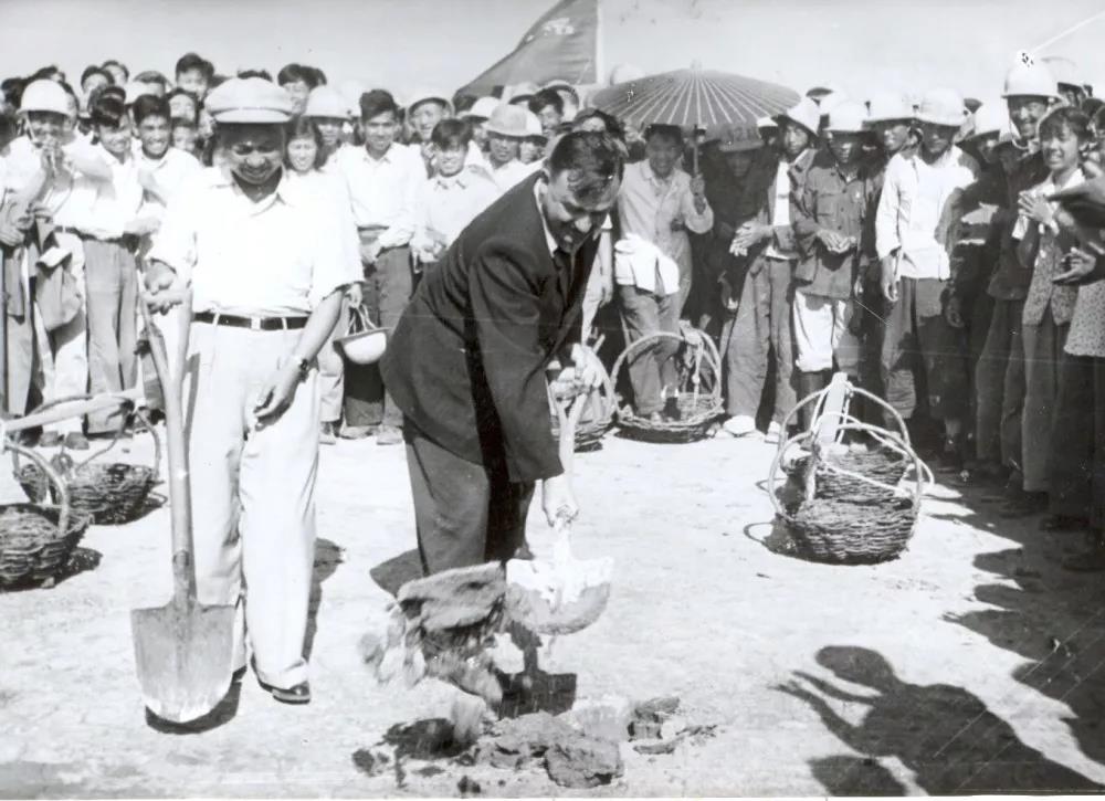 伟德体育 - 综合体育赛事平台|奥体中心相助同伴