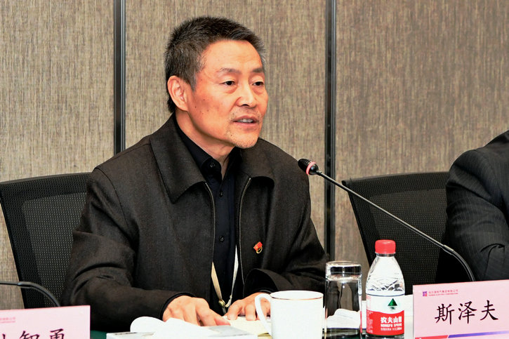 伟德体育 - 综合体育赛事平台|奥体中心相助同伴